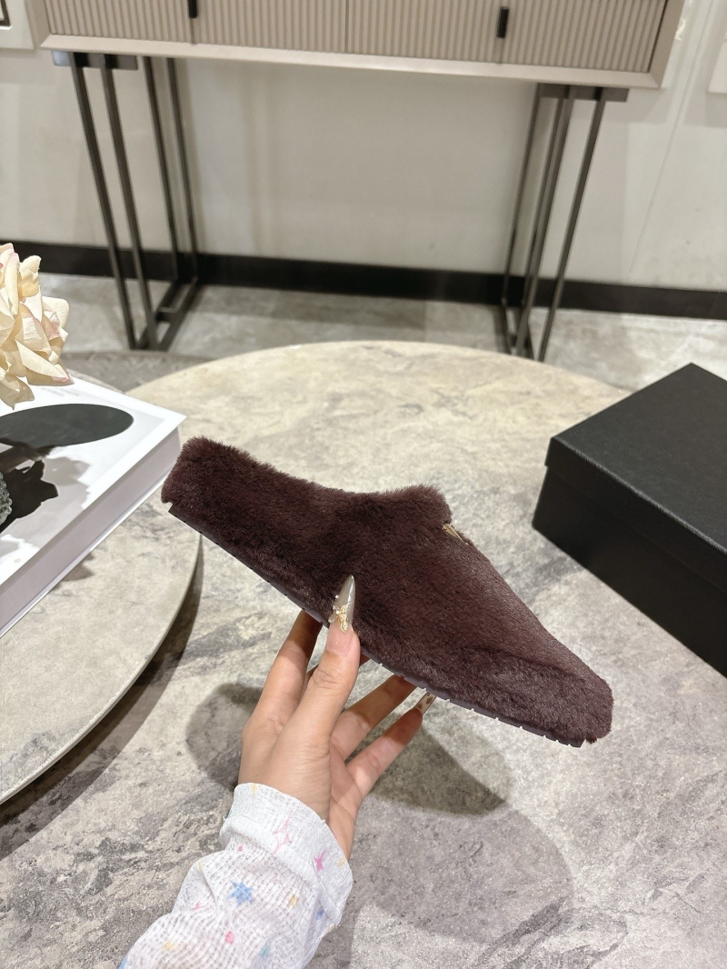 Pra*a slippers